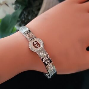 Elegant Silver Bracelet